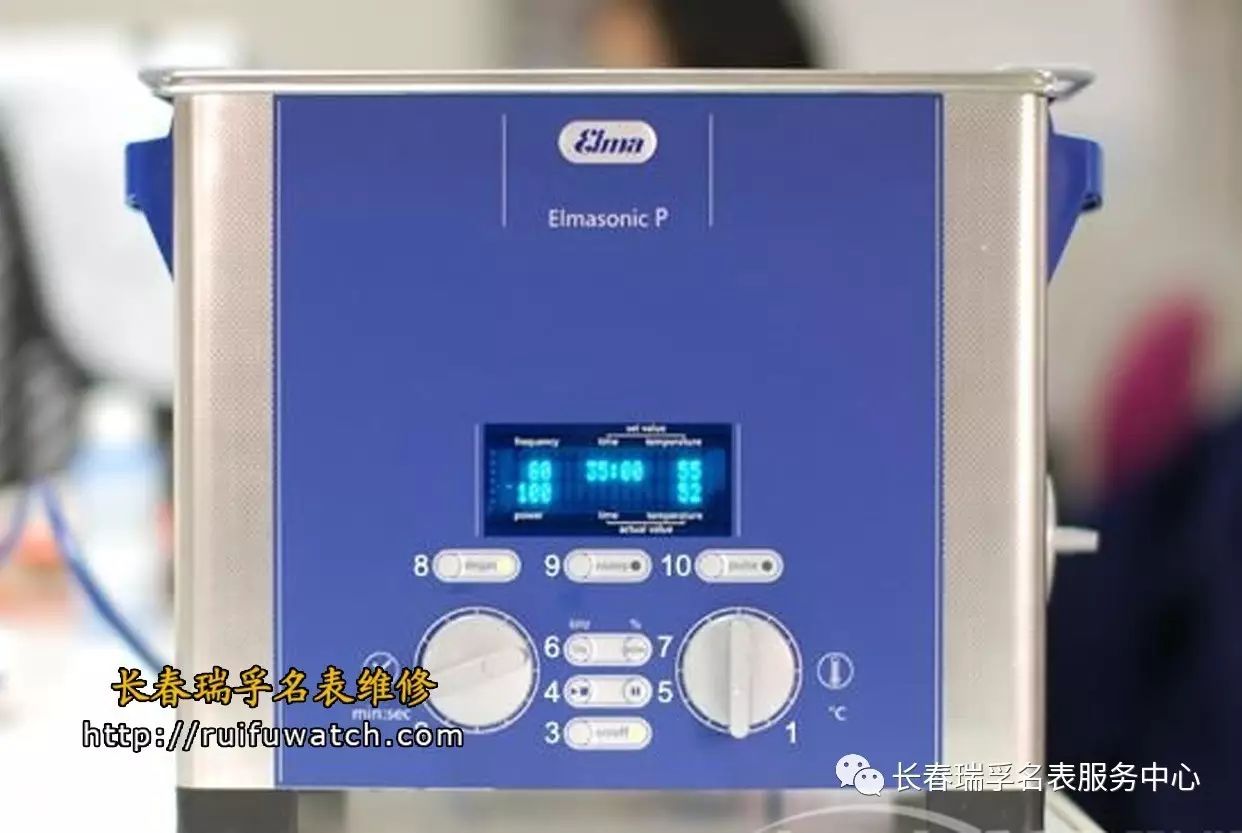 手表更换电池步骤1 外观清洗